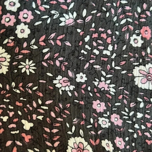 American Eagle floral romper size XS sleeveless, gray, and pink shorts - Picture 4 of 6